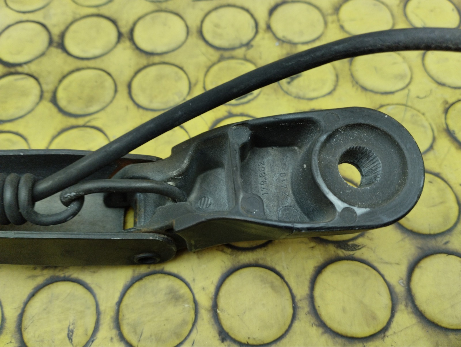 Поводки стеклоочистителя V-Class W639