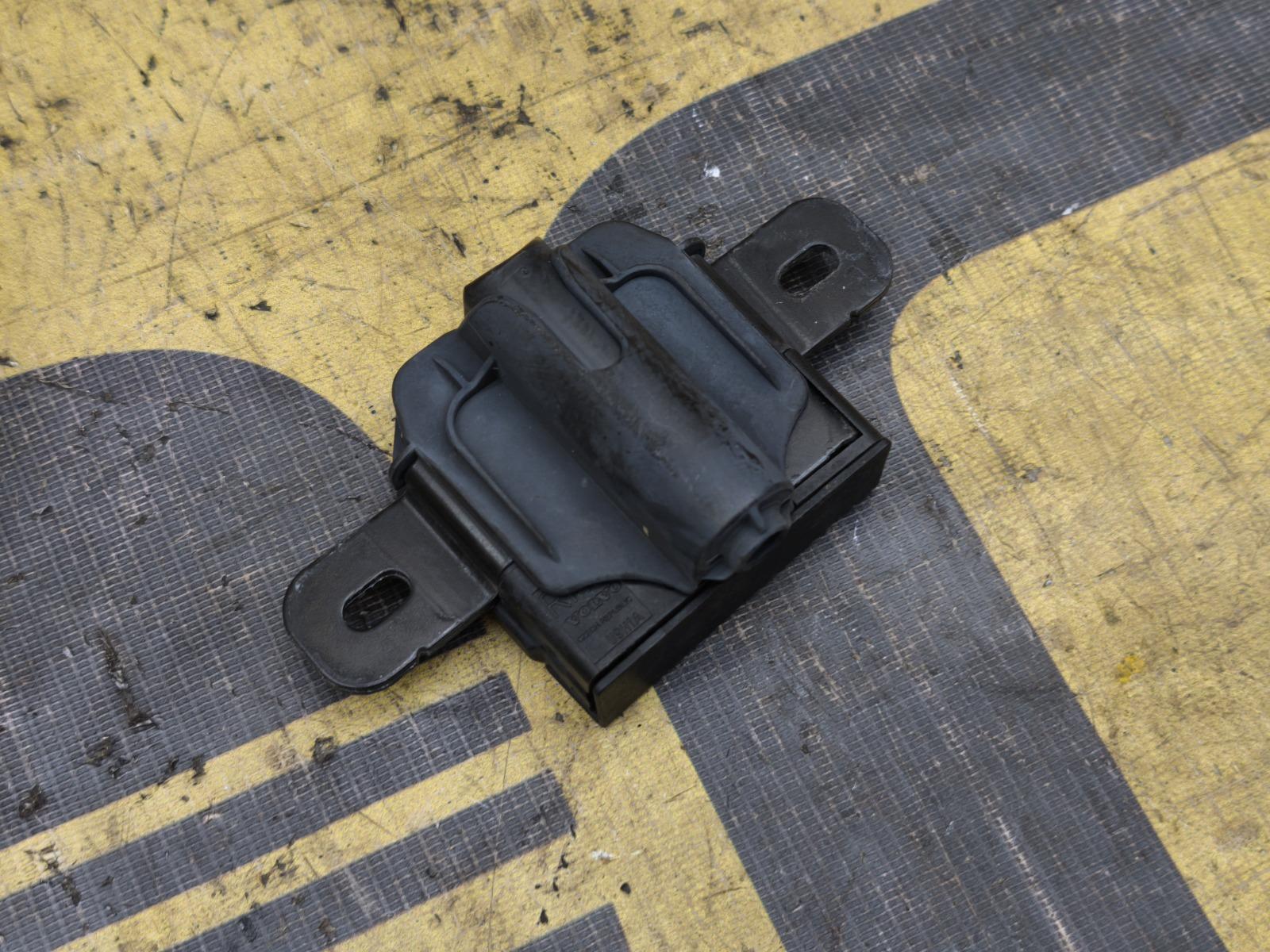Замки капота V60 2012 B4164T