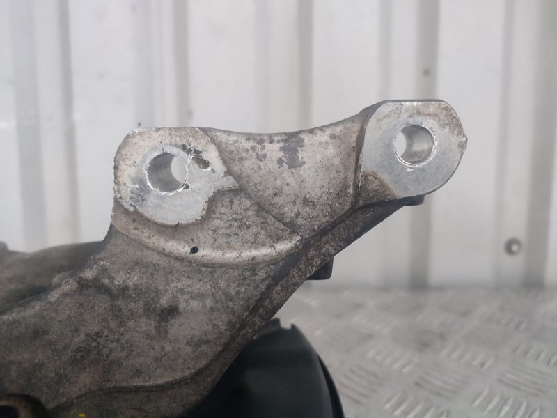 Кулак поворотный передний правый ASTRA J