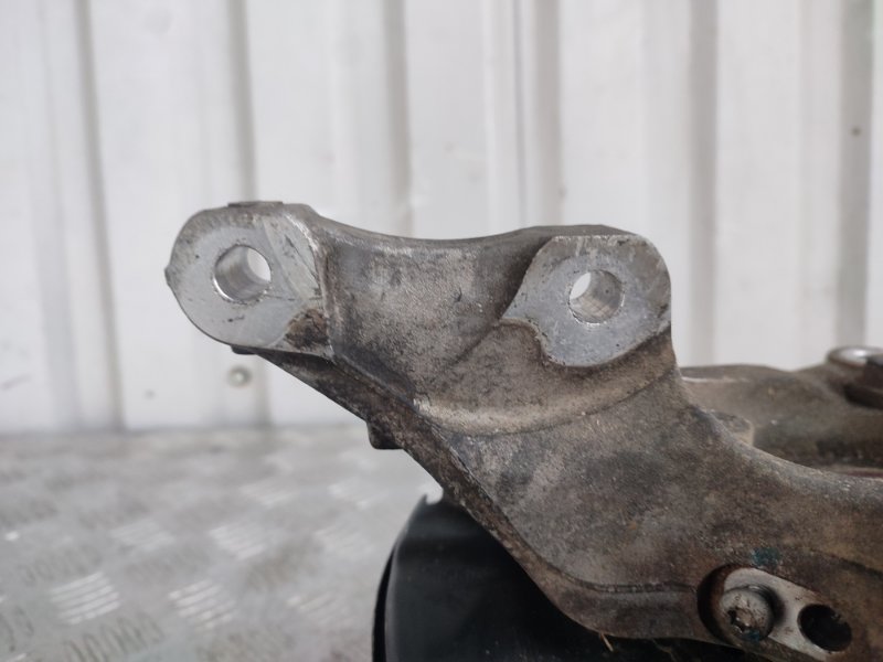 Кулак поворотный передний правый ASTRA J