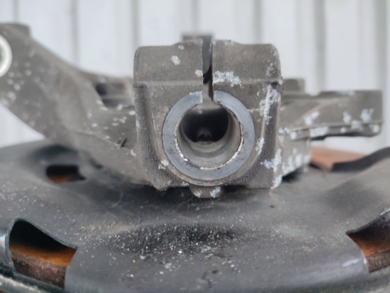 Кулак поворотный передний правый OPEL ASTRA J