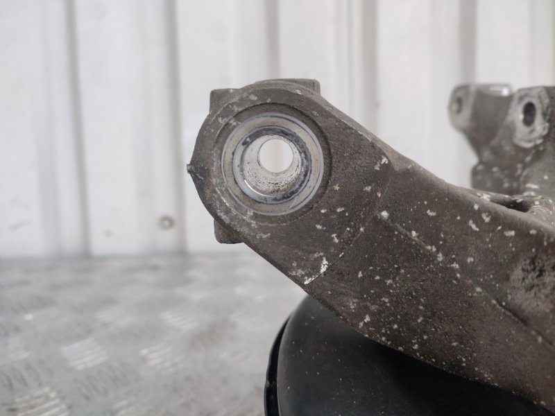 Кулак поворотный передний правый ASTRA J