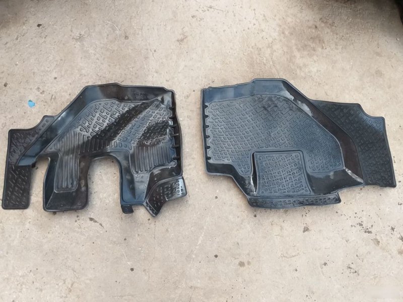 Напольное покрытие Isuzu NM 85245 Б/У