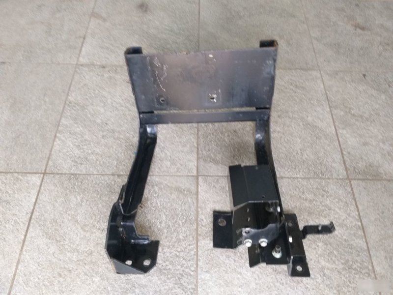Площадка воздушного фильтра Isuzu NMR85 85245 Б/У