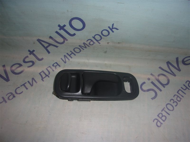Ручка двери внутренняя Nissan Primera P10 SR18DE 1993 задняя правая