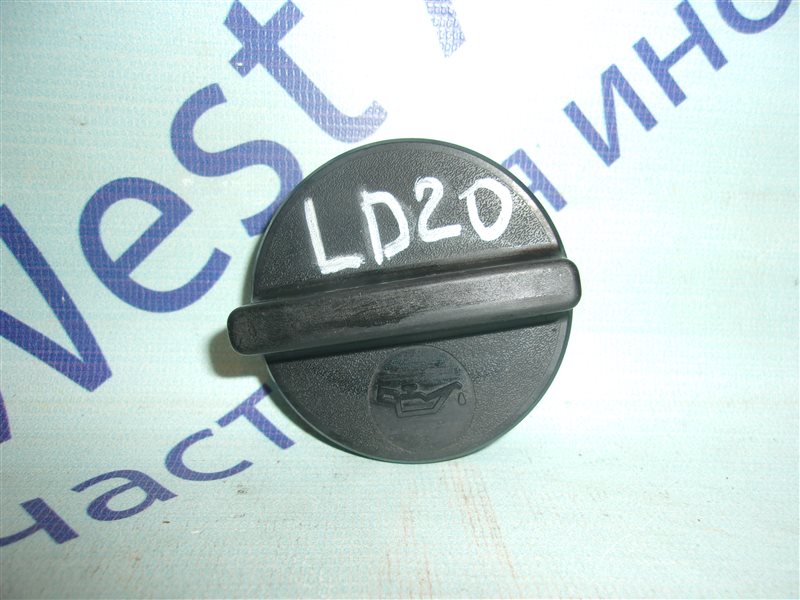 Крышка масляной горловины Nissan Largo KUGC22 LD20