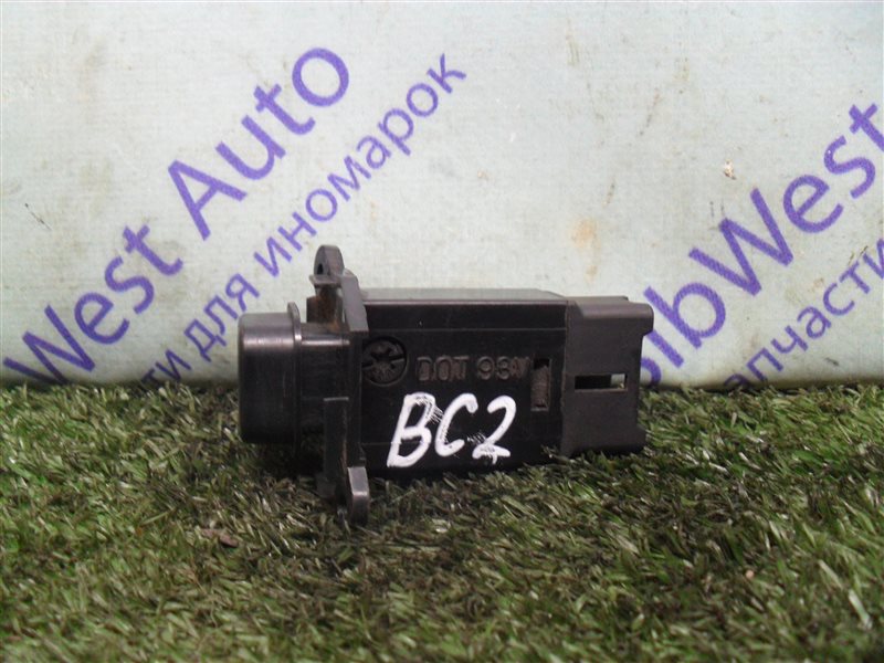 Кнопка аварийной сигнализации Subaru Legacy BC2 EJ18S 1991