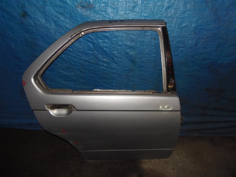Дверь Nissan Bluebird EU14 SR18DE 1996 задняя правая