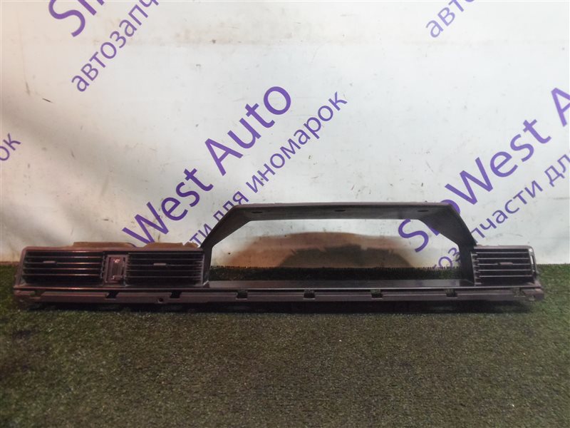 Консоль под щиток приборов Nissan Bluebird U11 CA18S 1987