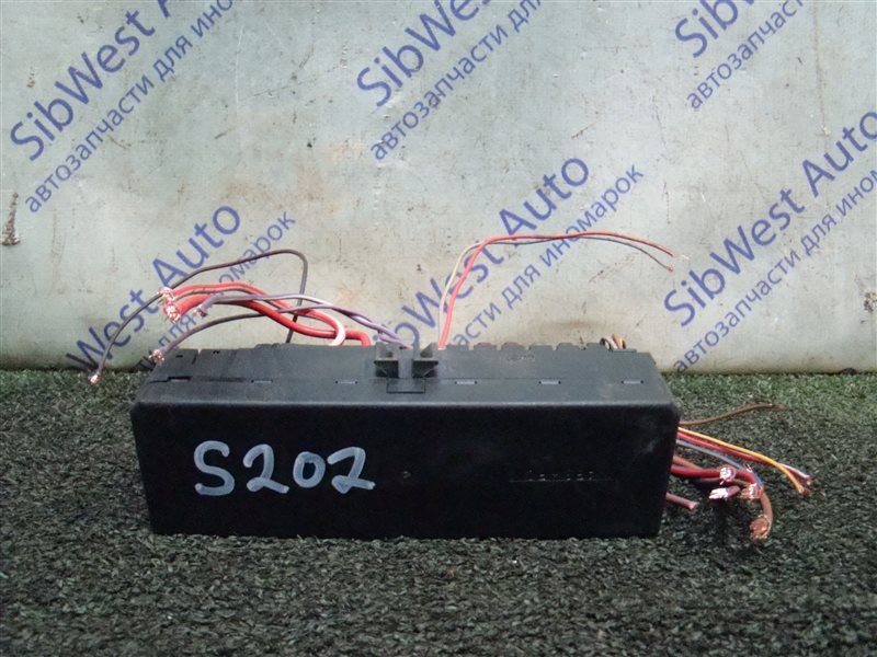 Блок предохранителей Mercedes-Benz С-Class S202 OM611DE22 2001