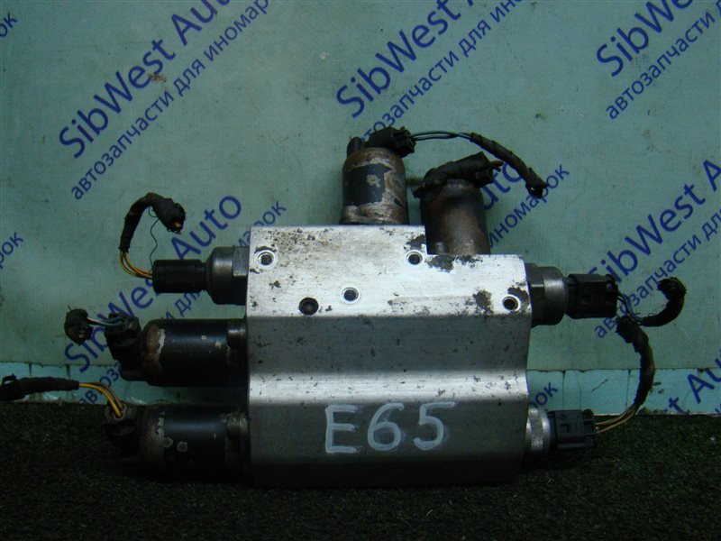 Блок клапанов пневмоподвески BMW 7-Series E65 N62B44 2002 (б/у)
