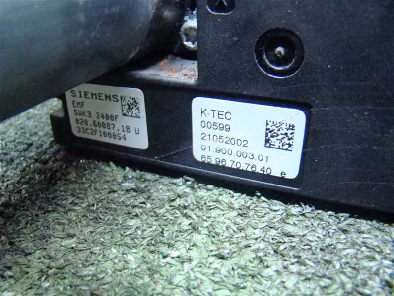 Моторчик стояночного тормоза BMW 7-Series E65 N62B44 2002 (б/у) Моторчик стояночного тормоза BMW 7-Series E65 N62B44 2002 (б/у)