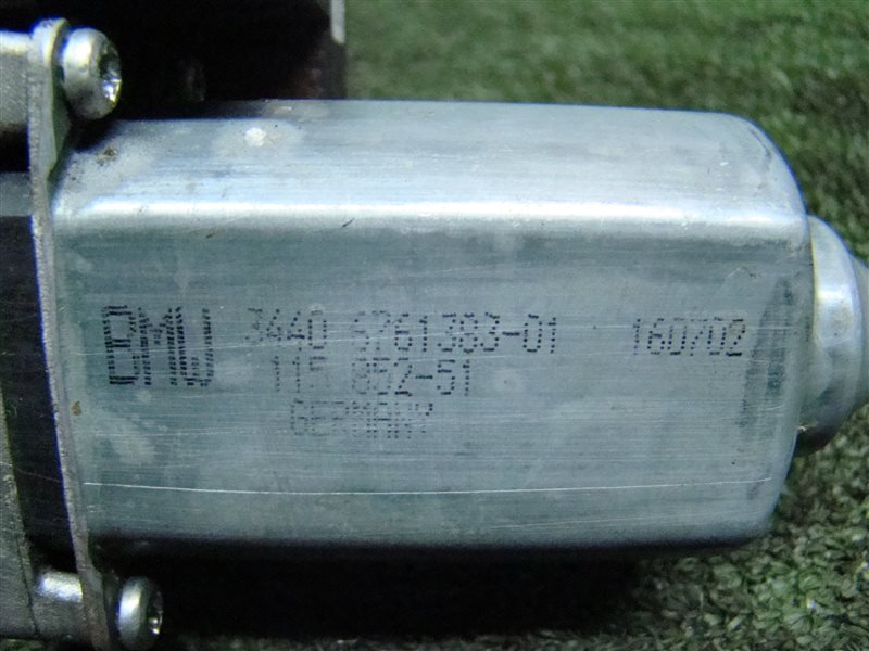 Моторчик стояночного тормоза BMW 7-Series E65 N62B44 2002 (б/у) Моторчик стояночного тормоза BMW 7-Series E65 N62B44 2002 (б/у)