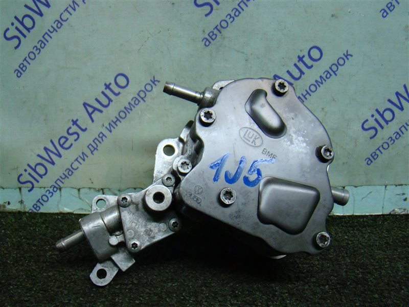 Вакуумный насос VOLKSWAGEN GOLF 1J5 AXR 2002 (б/у)