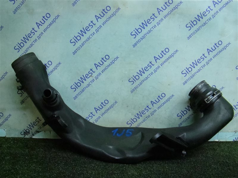 Патрубок интеркулера VOLKSWAGEN GOLF 1J5 AXR 2002 (б/у)