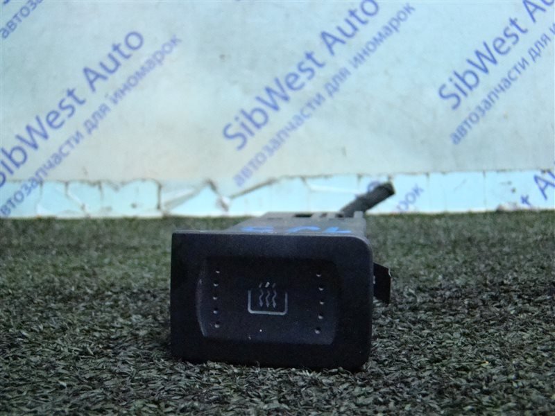 Кнопка обогрева заднего стекла VOLKSWAGEN GOLF 1J5 AXR 2002 (б/у) Кнопка обогрева заднего стекла VOLKSWAGEN GOLF 1J5 AXR 2002 (б/у)