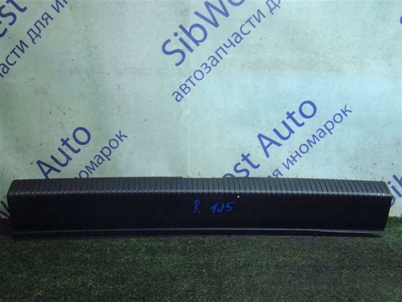 Накладка замка багажника VOLKSWAGEN GOLF 1J5 AXR 2002 (б/у) Накладка замка багажника VOLKSWAGEN GOLF 1J5 AXR 2002 (б/у)