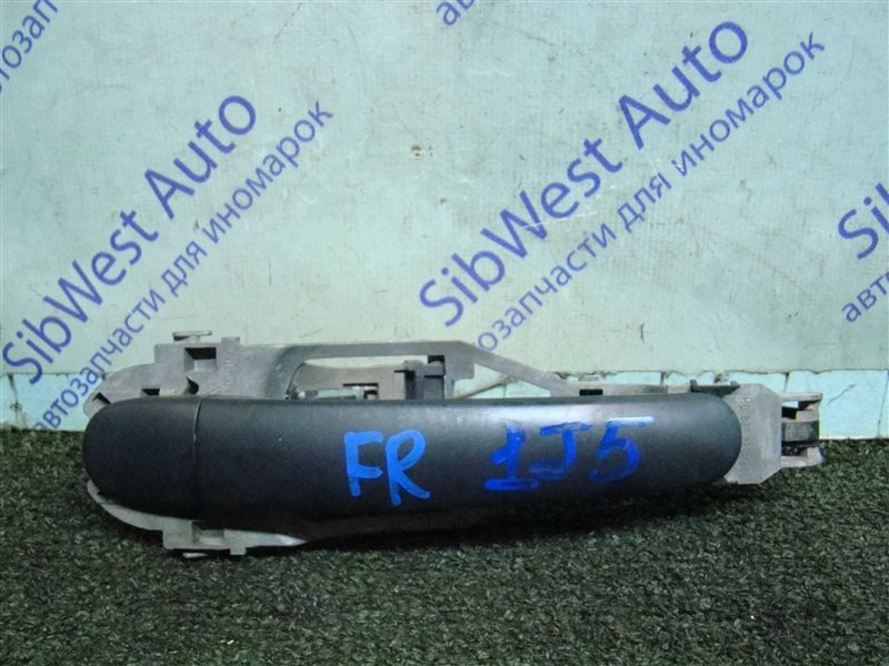 Ручка двери внешняя VOLKSWAGEN GOLF 1J5 AXR 2002 передняя правая (б/у) Ручка двери внешняя VOLKSWAGEN GOLF 1J5 AXR 2002 передняя правая (б/у)