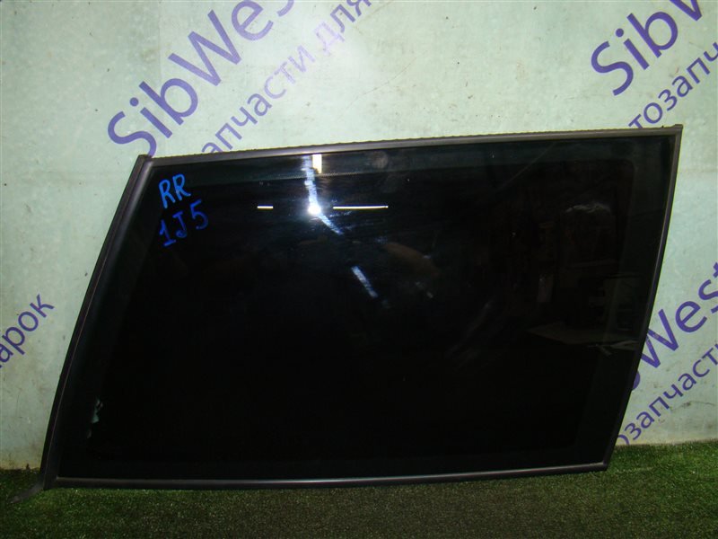 Стекло собачника VOLKSWAGEN GOLF 1J5 AXR 2002 заднее правое (б/у) Стекло собачника VOLKSWAGEN GOLF 1J5 AXR 2002 заднее правое (б/у)