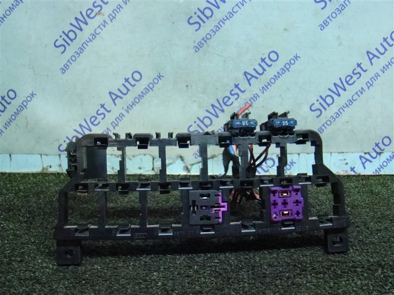 Блок предохранителей VOLKSWAGEN GOLF 1J5 AXR 2002 (б/у) Блок предохранителей VOLKSWAGEN GOLF 1J5 AXR 2002 (б/у)