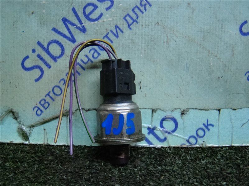 Датчик давления топлива VOLKSWAGEN GOLF 1J5 AXR 2002 (б/у) Датчик давления топлива VOLKSWAGEN GOLF 1J5 AXR 2002 (б/у)