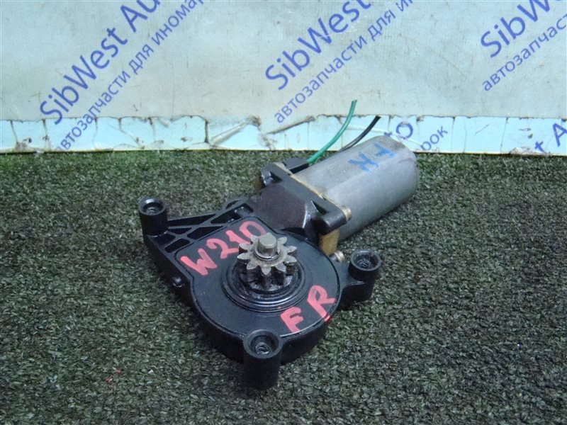 Стеклоподъемник MERCEDES-BENZ E-CLASS W210 M104E32 1996 передний правый (б/у) Стеклоподъемник MERCEDES-BENZ E-CLASS W210 M104E32 1996 передний правый (б/у)