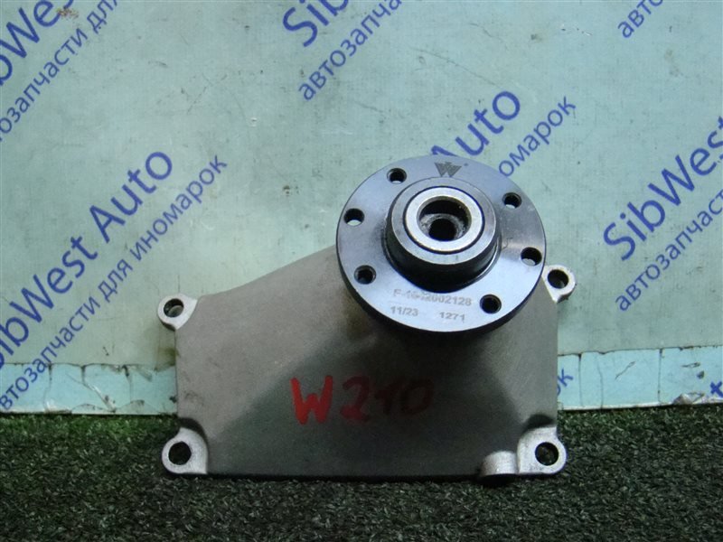 Кронштейн вискомуфты MERCEDES-BENZ E-CLASS W210 M104E32 1996 (б/у) Кронштейн вискомуфты MERCEDES-BENZ E-CLASS W210 M104E32 1996 (б/у)