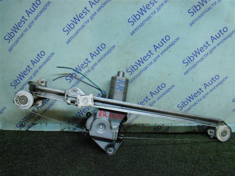 Стеклоподъемник MERCEDES-BENZ E-CLASS W210 M104E32 1996 задний правый (б/у) Стеклоподъемник MERCEDES-BENZ E-CLASS W210 M104E32 1996 задний правый (б/у)