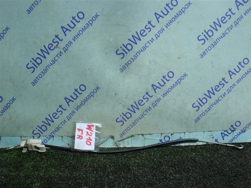 Трос замка двери MERCEDES-BENZ E-CLASS W210 M104E32 1996 передний правый (б/у) Трос замка двери MERCEDES-BENZ E-CLASS W210 M104E32 1996 передний правый (б/у)