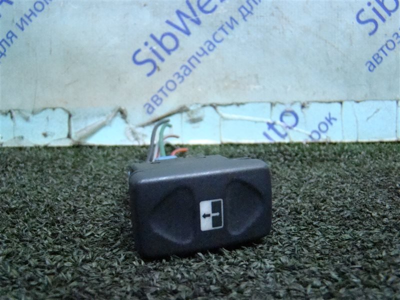 Кнопка люка LAND ROVER FREELANDER L314 25K4F 2002 (б/у) Кнопка люка LAND ROVER FREELANDER L314 25K4F 2002 (б/у)