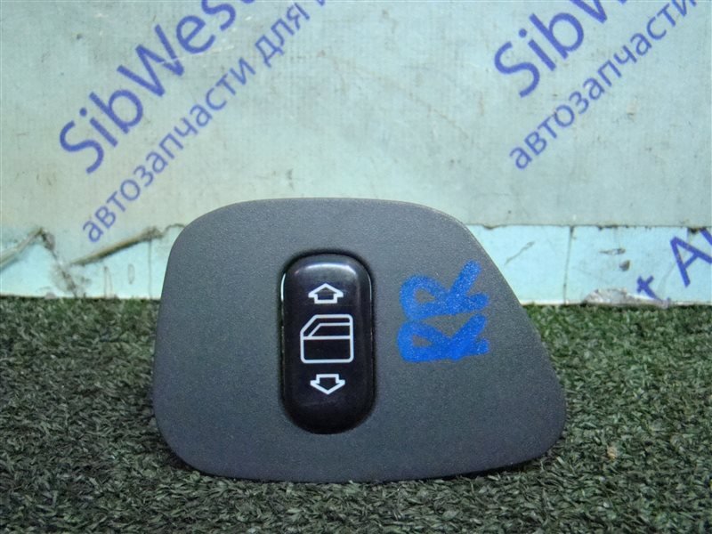 Кнопка стеклоподъемника MERCEDES-BENZ E-CLASS W210 M104E32 1996 задняя левая (б/у)