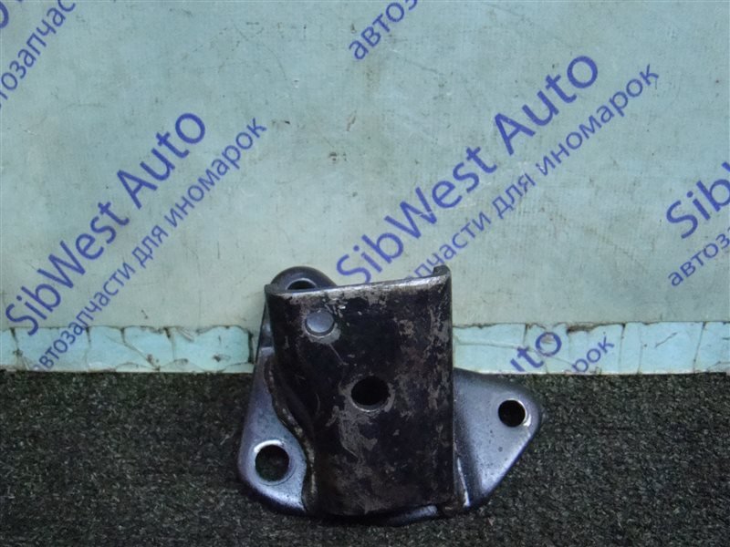 Кронштейн опоры двигателя MITSUBISHI MONTERO SPORT K96W 6G72 1998 правый (б/у)