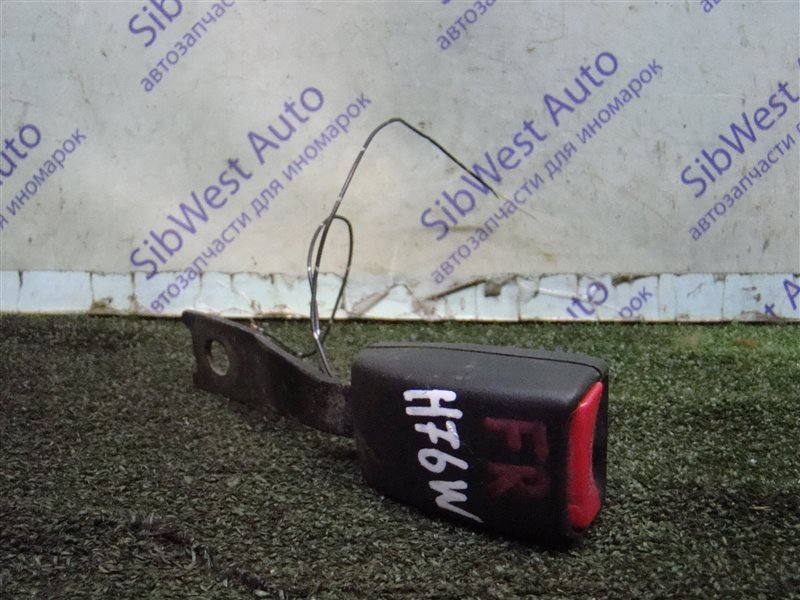 Замок ремня безопасности MITSUBISHI PAJERO IO H76W 4G93(GDI) 1999 передний правый (б/у)
