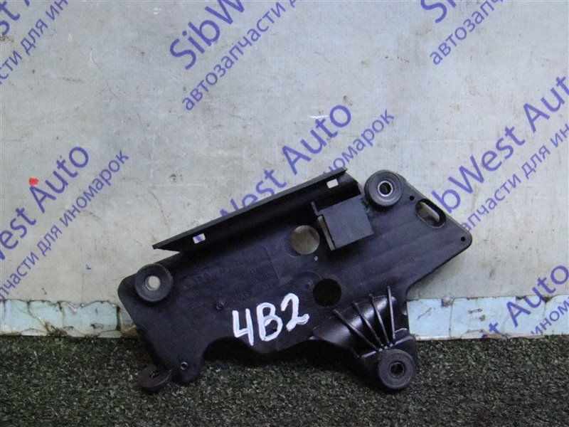 Кронштейн AUDI A6 4B2 APR 1999 (б/у)