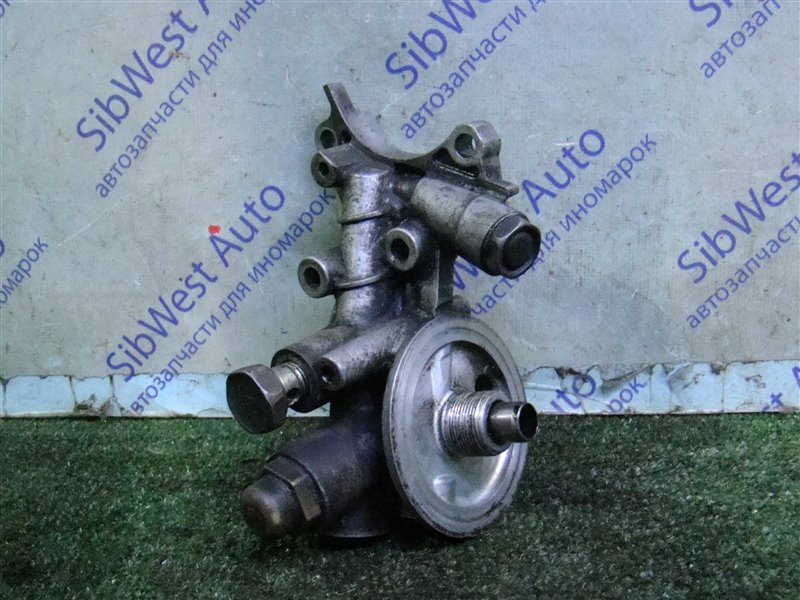 Крепление масляного фильтра MITSUBISHI LANCER CK8A 4D68 1996 (б/у)