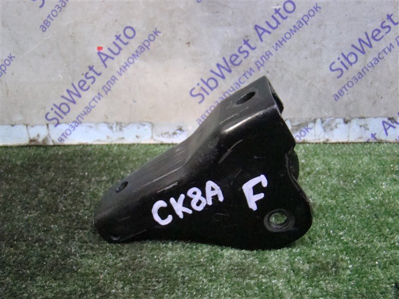 Кронштейн кпп MITSUBISHI LANCER CK8A 4D68 1996 передний (б/у)