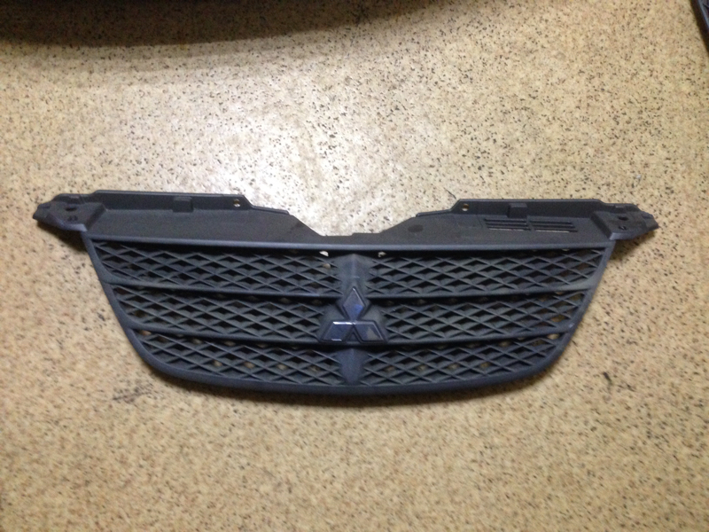 Решетка радиатора передняя Mitsubishi Airtrek 2001 CU2W Б/У