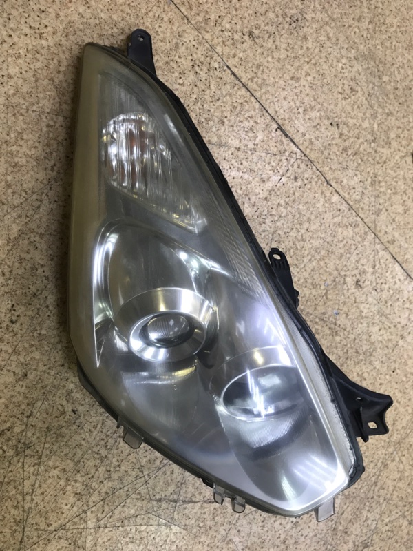 Фара передняя правая Wish 2007 ZNE10G 1ZZ-FE