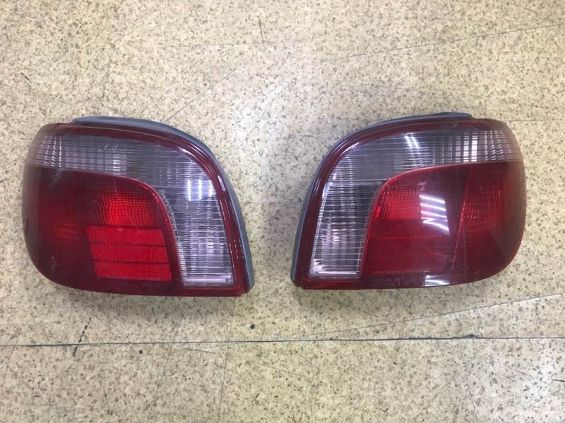 Фонарь стоп-сигнала задний Toyota Vitz 2001 NCP10 Б/У