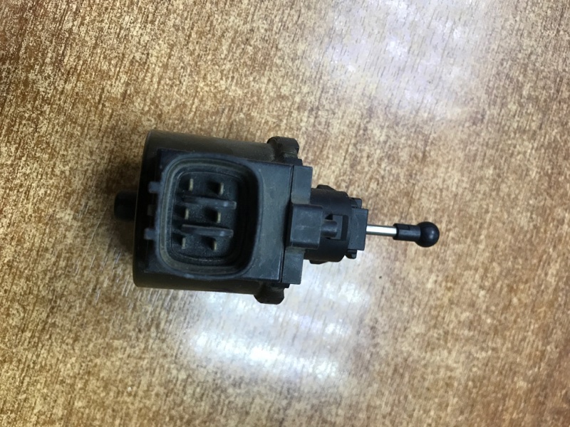 Корректор фар передний Toyota Wish ANE10