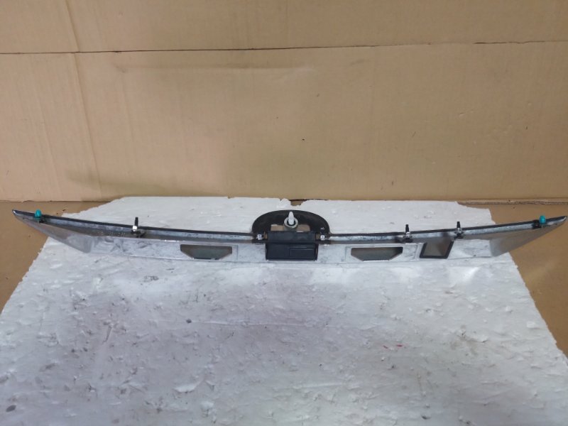 Молдинг крышки багажника Toyota Camry 7680106820 ASV50 задний Camry 2013 ACV50 2ARFE