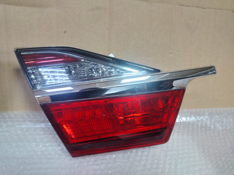 Фонарь вставка багажника задний Toyota Camry ACV50 2ARFE