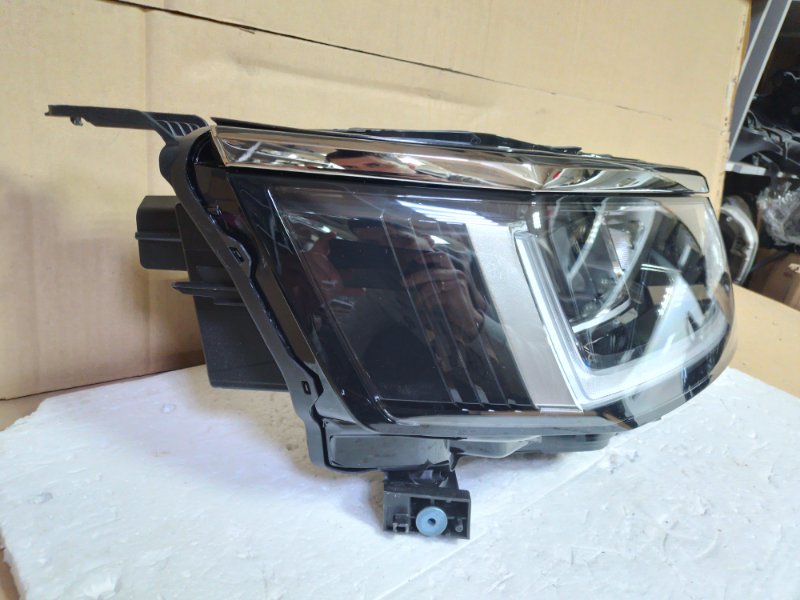 Фара передняя правая Stepwgn 2024 RP6 L15C