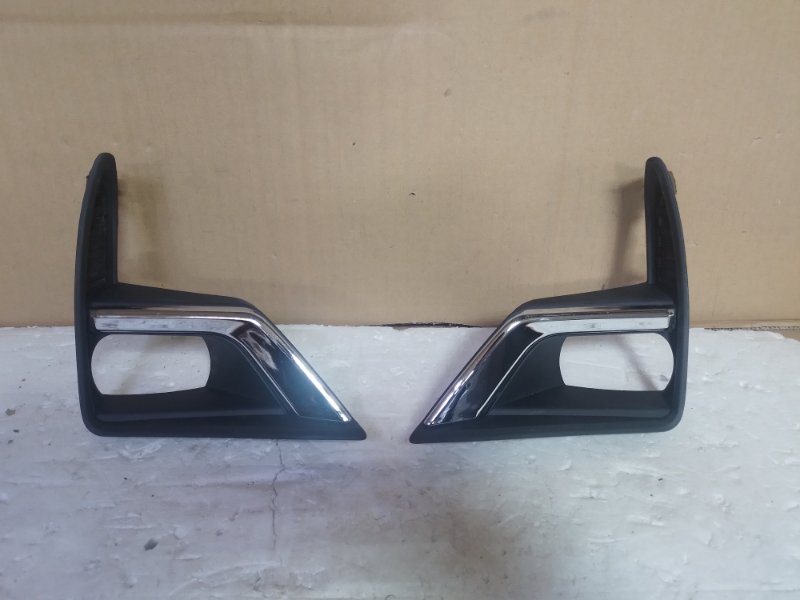 Накладка противотуманной фары передняя Toyota Land Cruiser Prado 2021 GDJ150 1GDFTV 52127-60230 Б/У