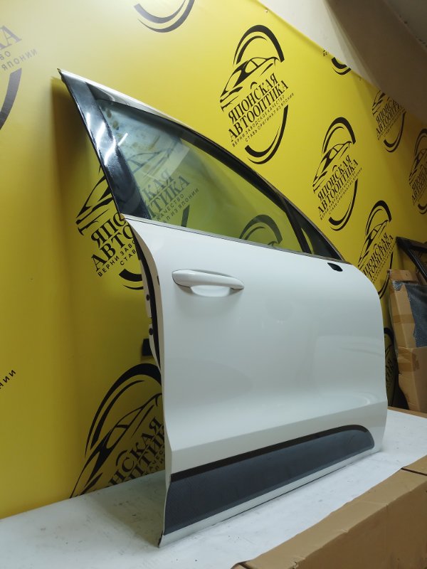 Дверь боковая передняя правая macan 2016 95B Дверь боковая передняя правая macan 2016 95B