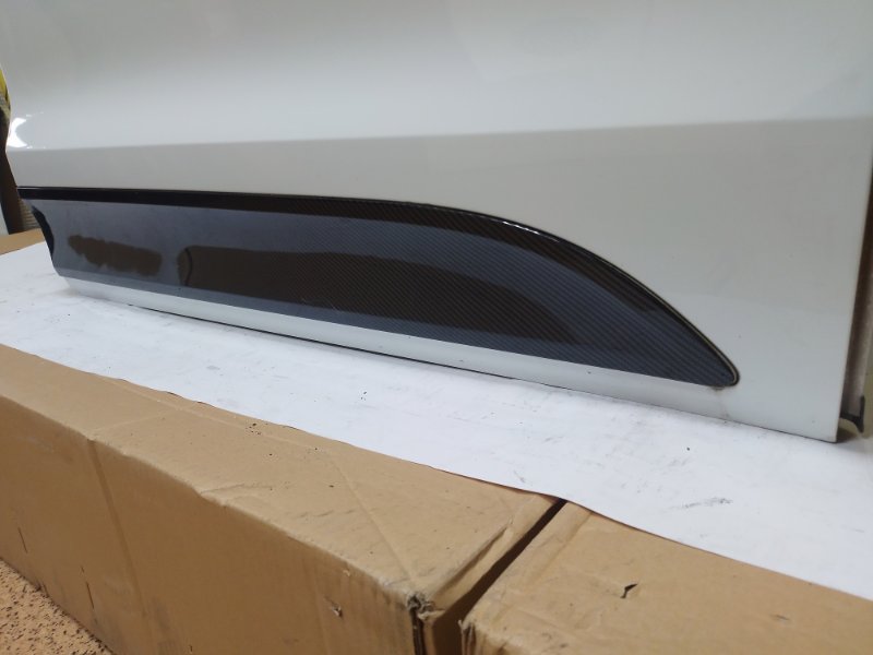 Дверь боковая передняя правая macan 2016 95B Дверь боковая передняя правая macan 2016 95B