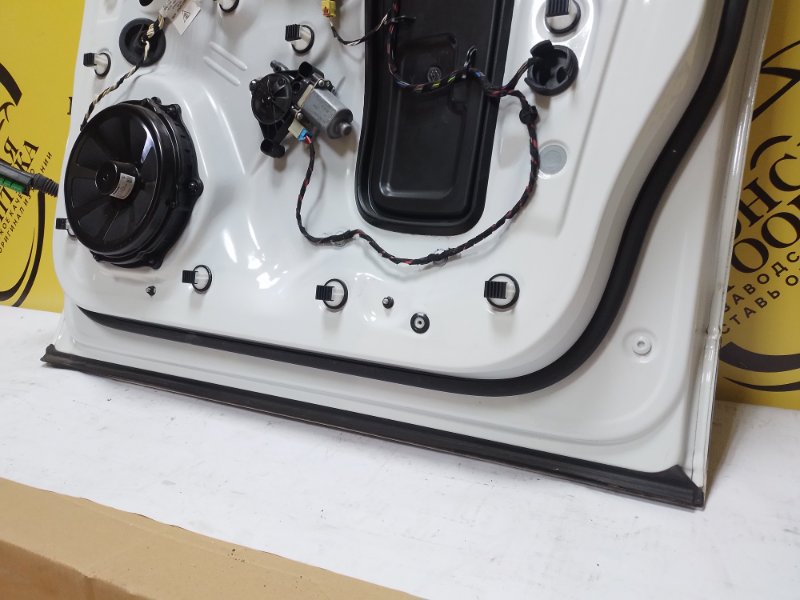 Дверь боковая передняя правая macan 2016 95B Дверь боковая передняя правая macan 2016 95B