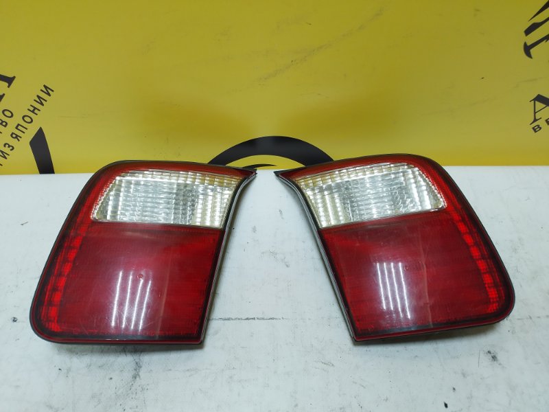 Запчасть фонарь вставка багажника Subaru Forester 2000 SF5 EJ20 контрактная Фонарь вставка багажника Subaru Forester 2000 SF5 EJ20 контрактная