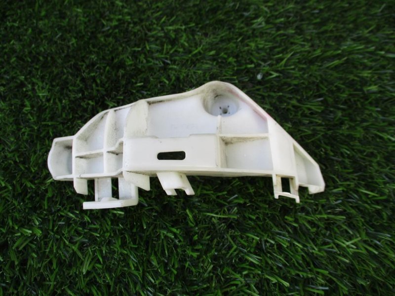 Крепление бампера заднее левое RACTIS NCP120