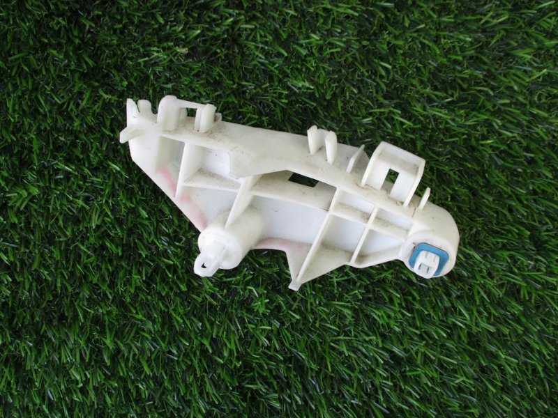 Крепление бампера заднее правое TOYOTA RACTIS NCP120